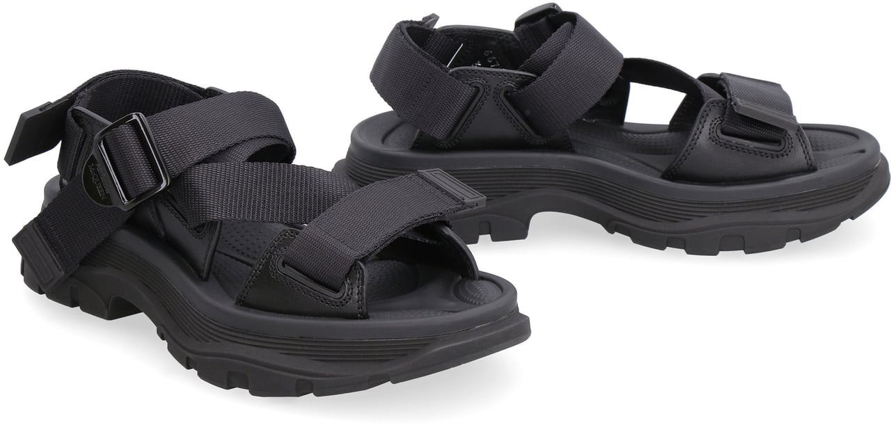 Alexander McQueen Tread flat sandals Zwart