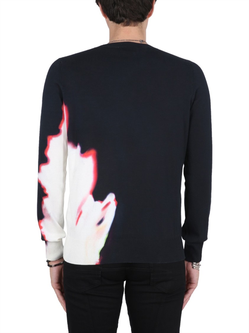 Alexander McQueen Jersey With Solarised Flower Print Zwart