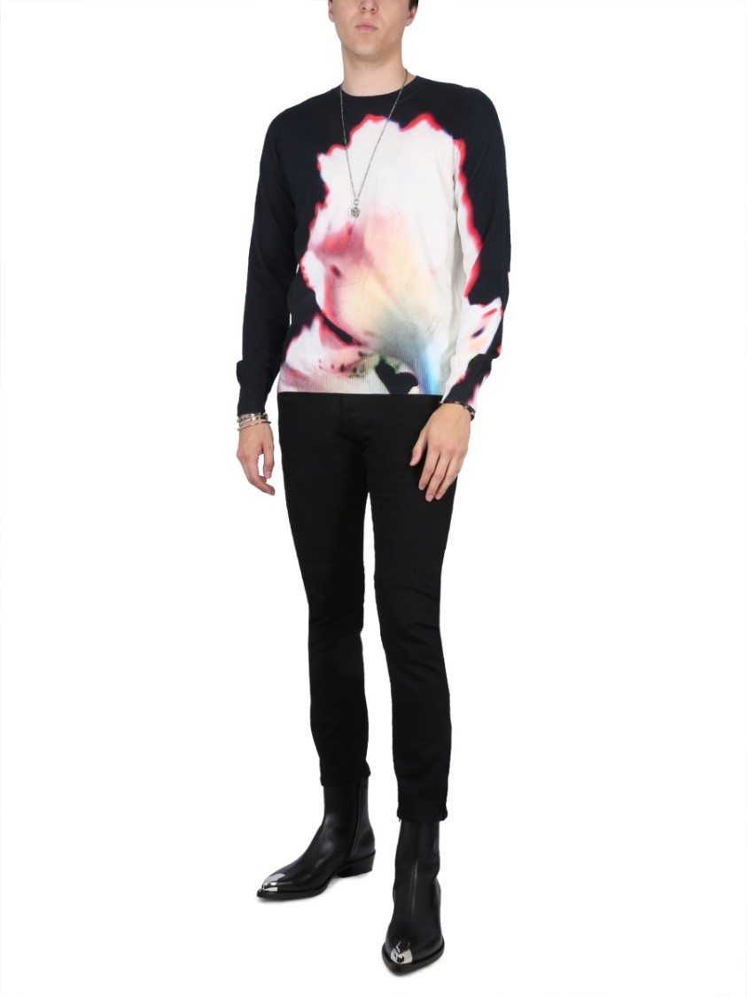 Alexander McQueen Jersey With Solarised Flower Print Zwart