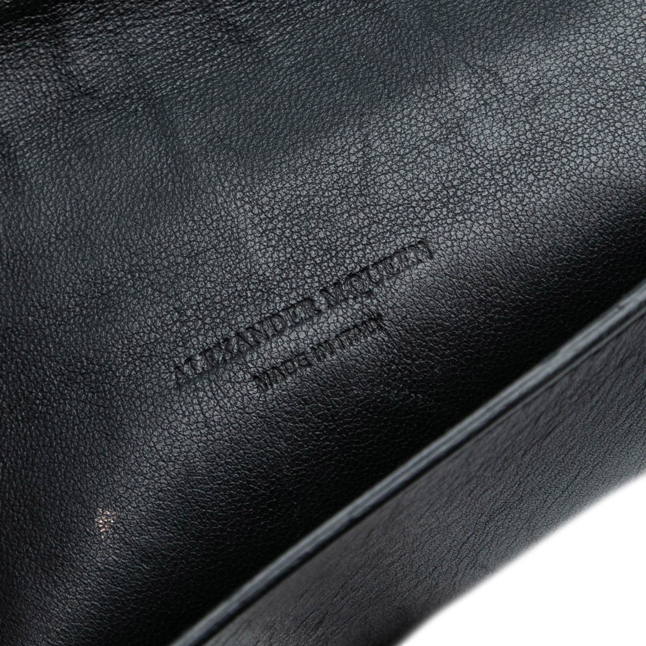 Alexander McQueen Leather Grommet Studded Skull Clutch Zwart