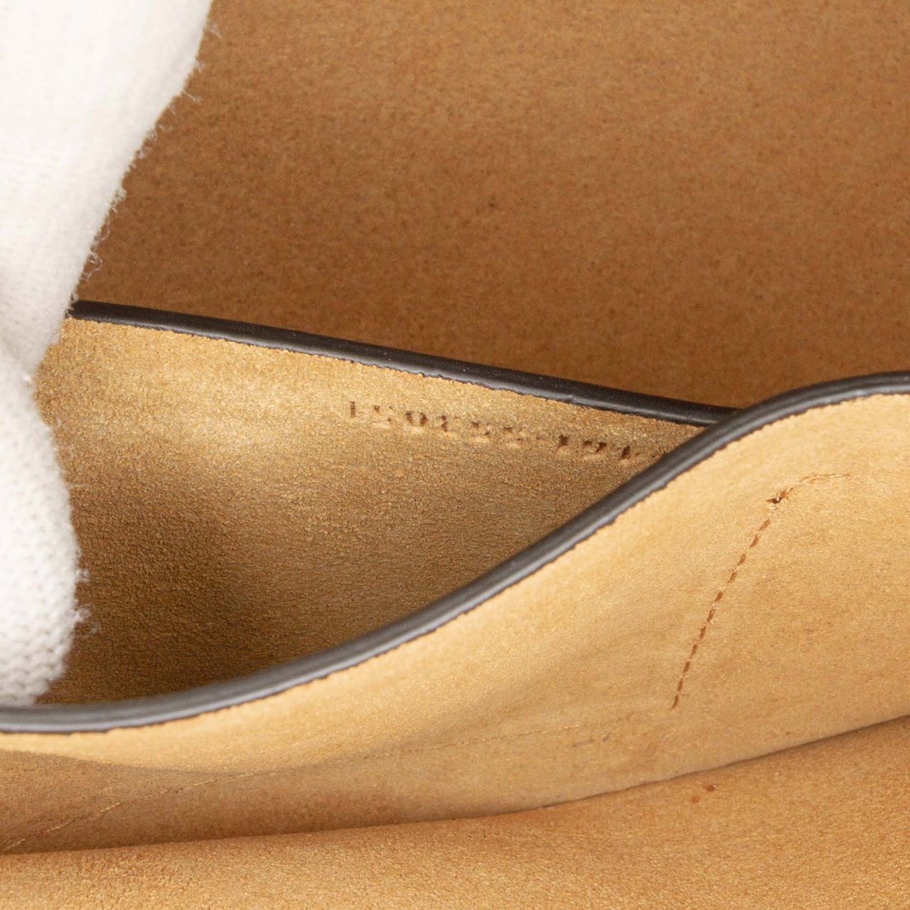 Alexander McQueen Crackled Leather Slouch Crossbody Zwart