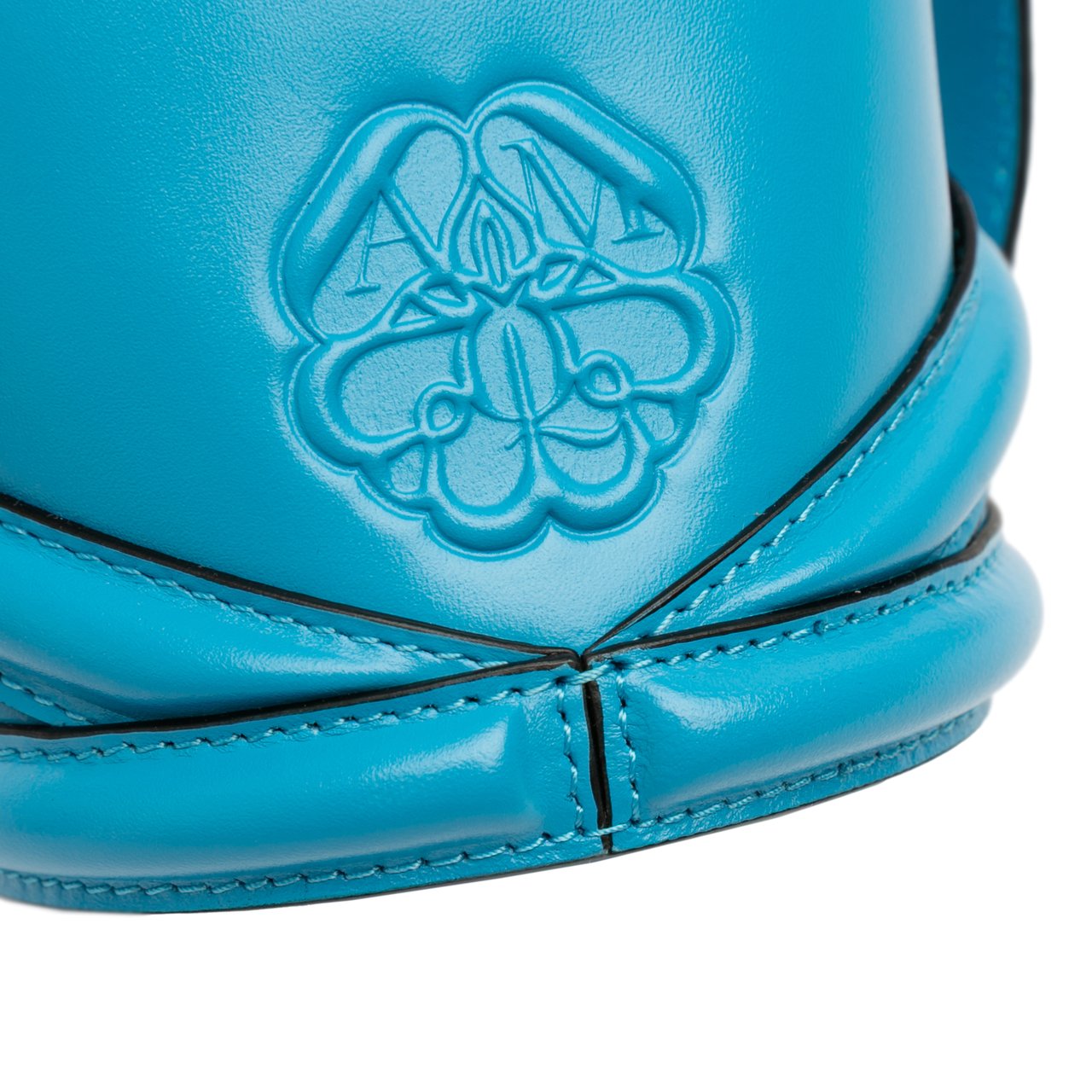 Alexander McQueen Calfskin The Curve Bucket Bag Blauw