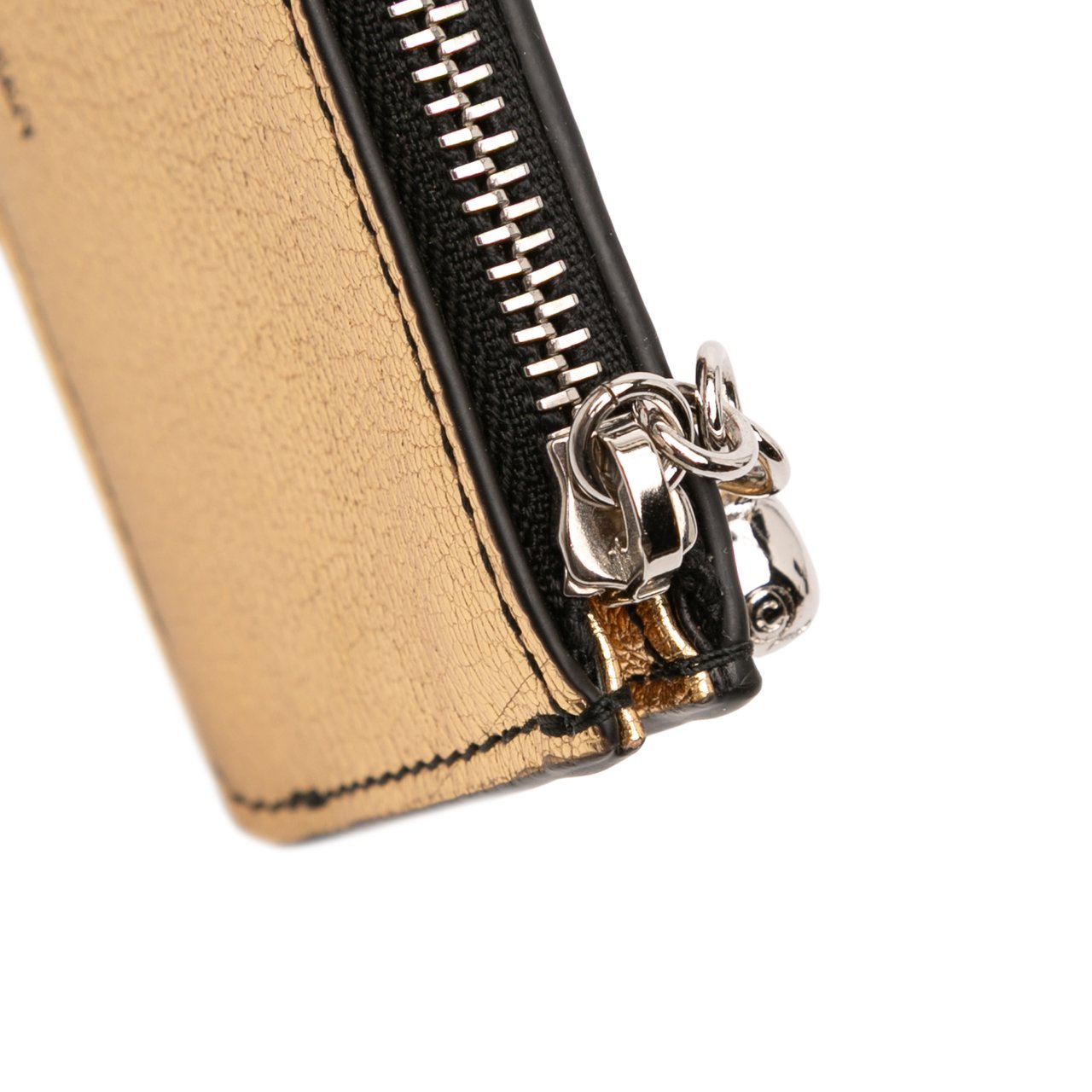 Alexander McQueen Metallic Leather Skull Charm Zip Card Holder Goud