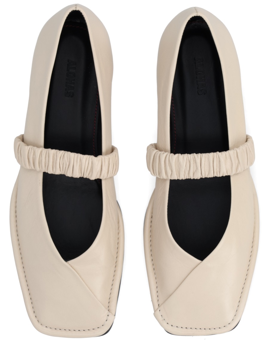 Alohas Lautan Pointed Toe Ruched Flats Neutraal