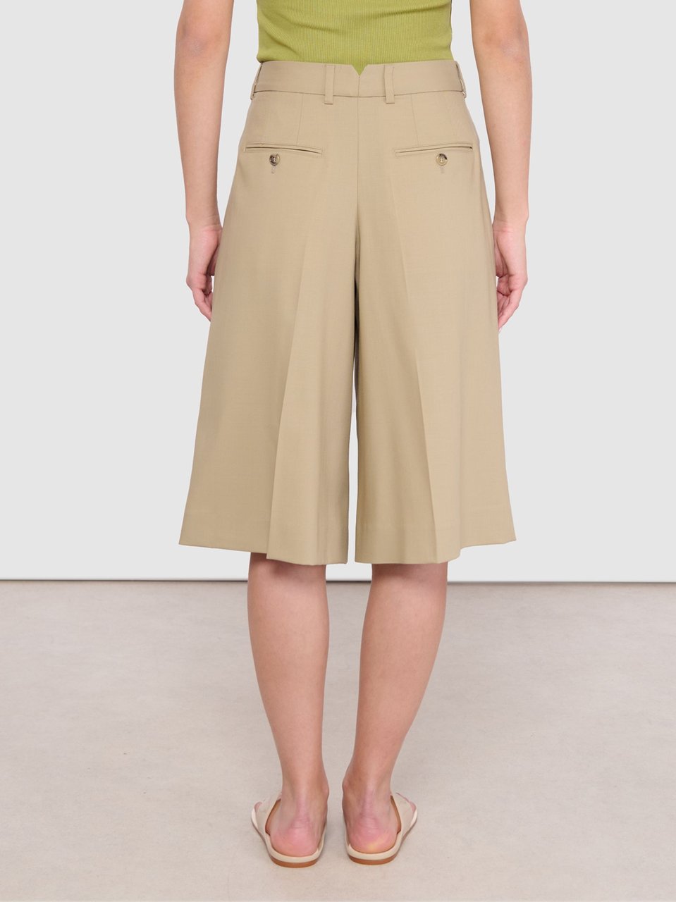 AMI Paris Beige Front Darts Wool Shorts Neutraal