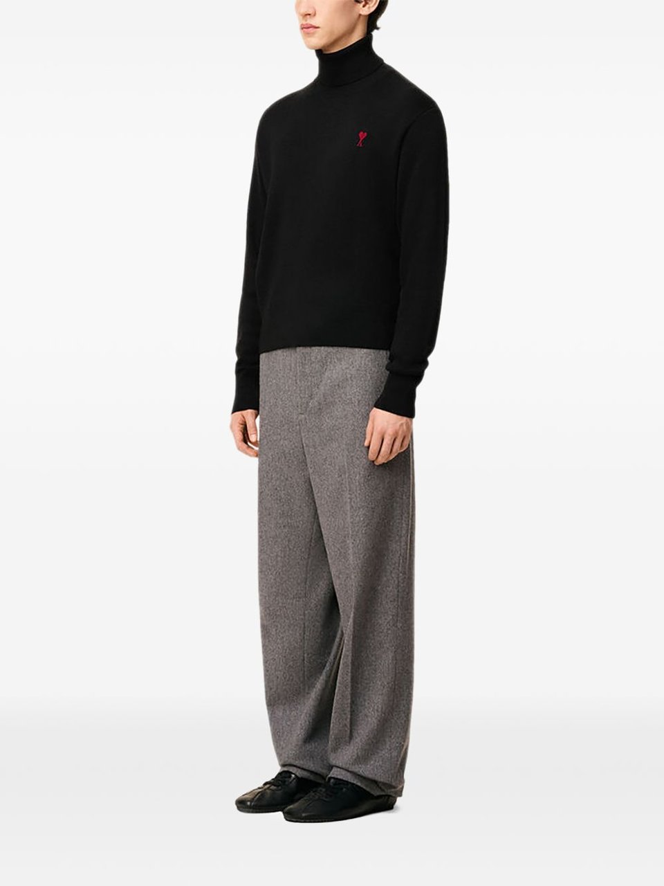 AMI Paris Relaxed Fit Turtleneck Sweater with Embroidered Heart Detail Zwart