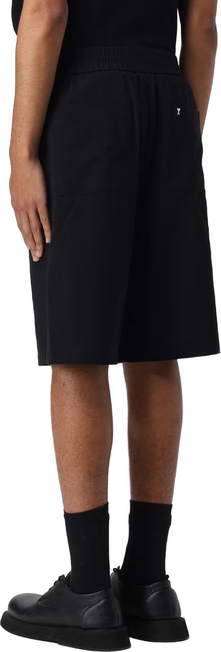 AMI Paris Cotton Crepe De Coeur Logo Plaque Bermuda Zwart
