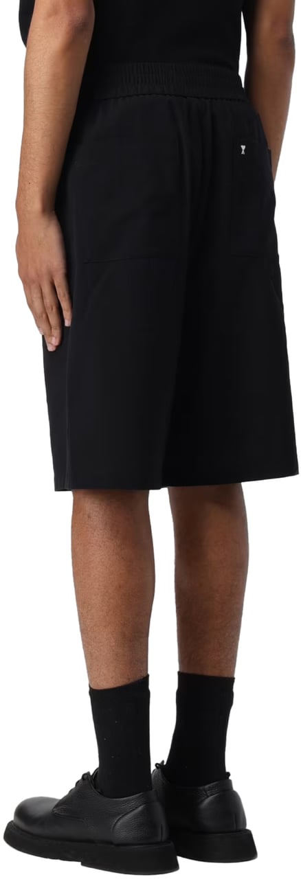 AMI Paris Cotton Crepe De Coeur Logo Plaque Bermuda Zwart