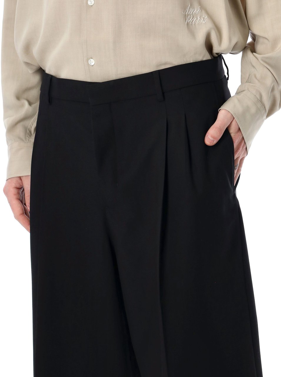 AMI Paris Ami Paris wool wide bermuda shorts Zwart