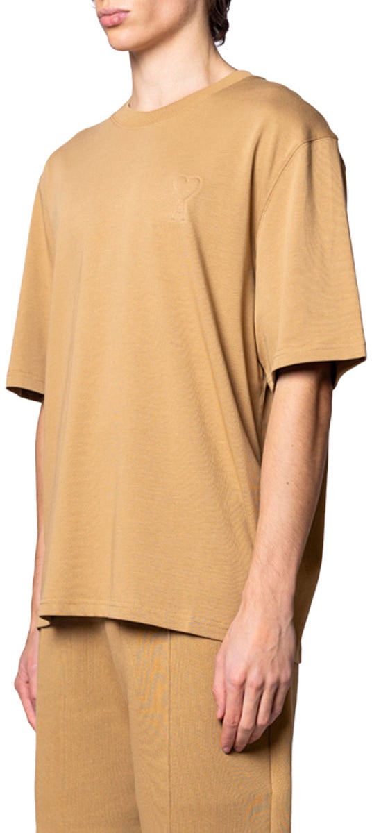 AMI Paris BIG ADC EMBOSSED TSHIRT CAMEL Grijs