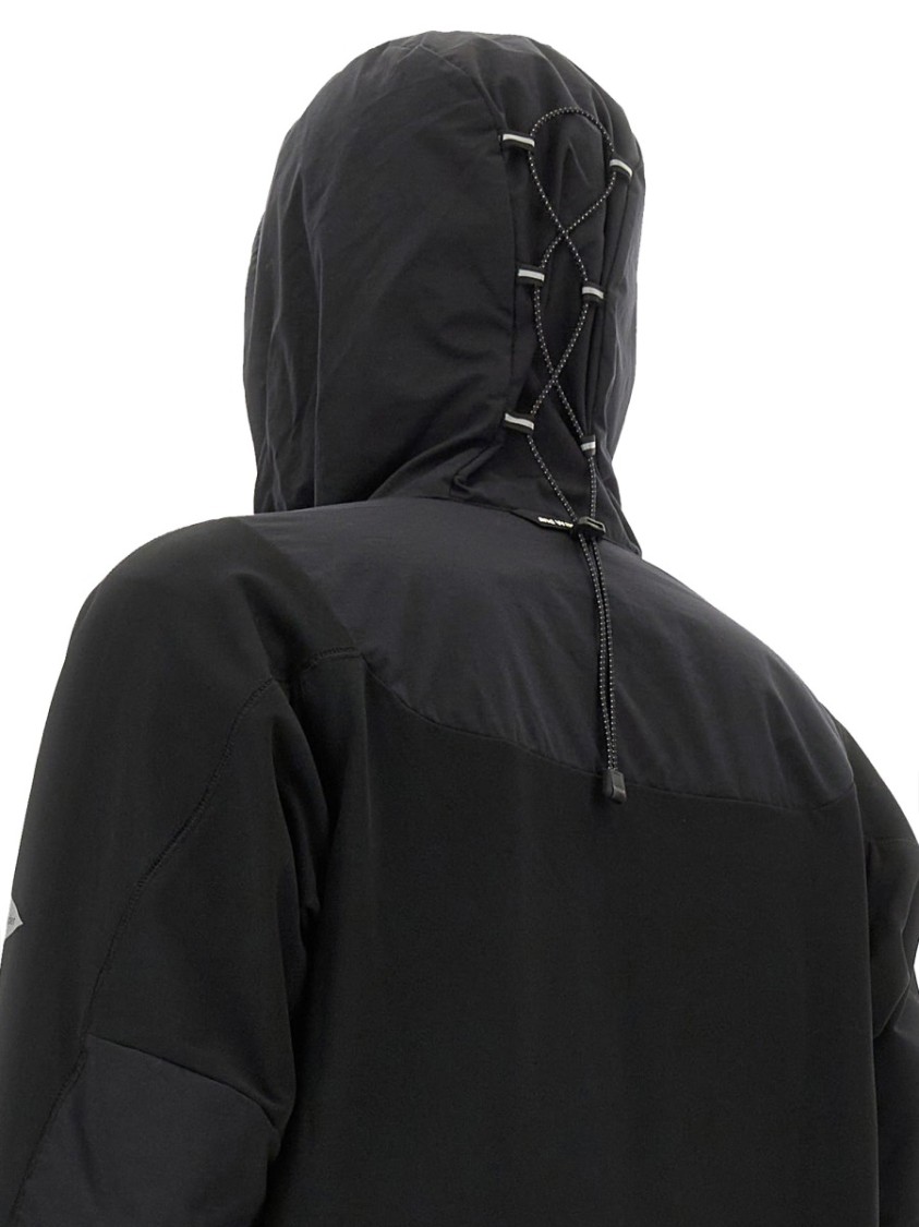 and wander Hooded Jacket With Adjustable Features Zwart