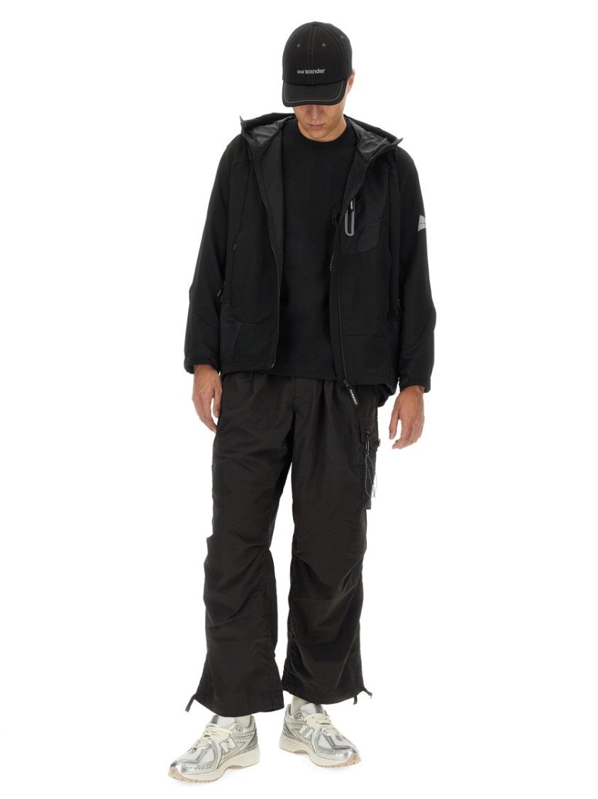 and wander Hooded Jacket With Adjustable Features Zwart