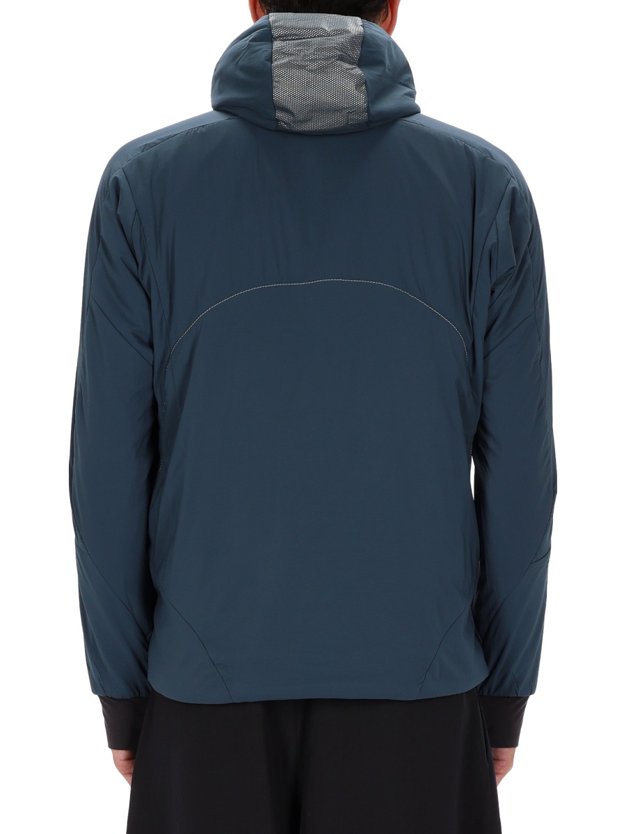 and wander Alpha Air Hooded Lightweight Jacket Groen