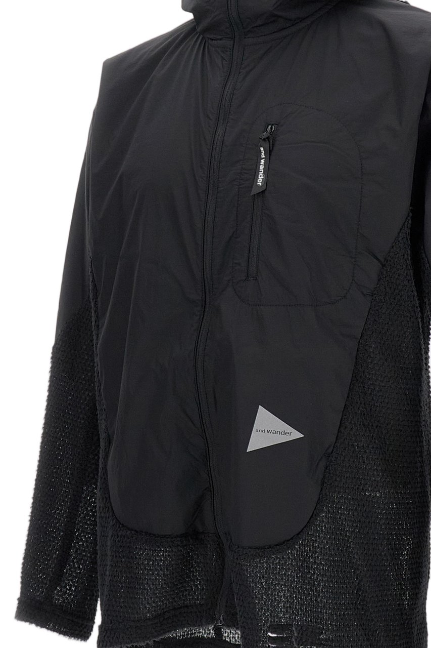 and wander Hooded Black Jacket With Fleece Inserts And Zip Detailing Zwart