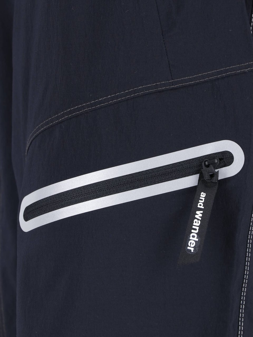 and wander Black Light Hike Integrated Belt Shorts Zwart