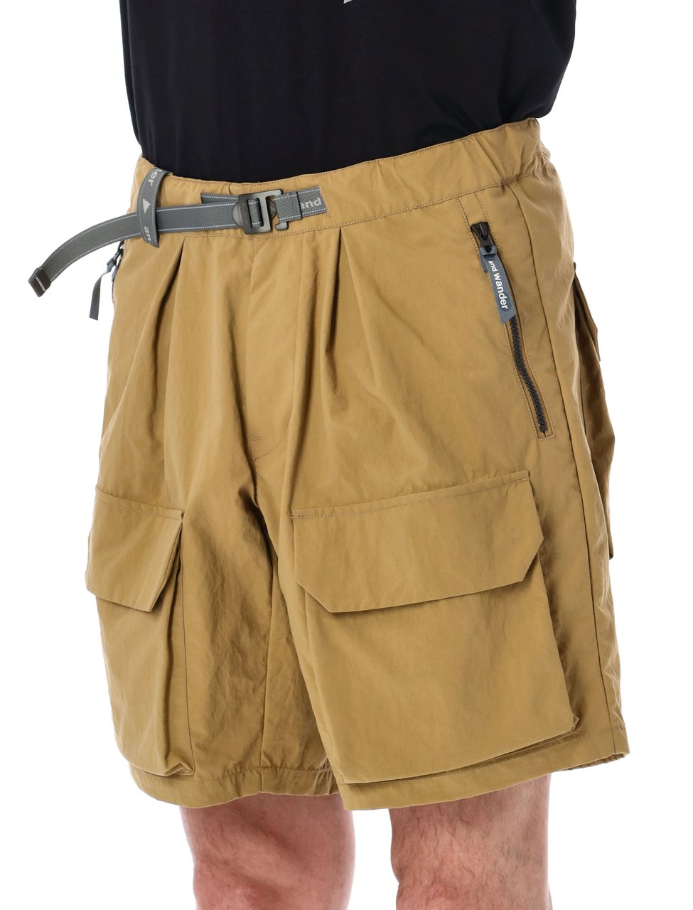 and wander Technical Fabric Cargo Shorts Neutraal