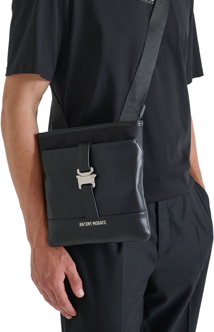 Antony Morato MESSENGER.3D LOGO RIVET.DOUBLE POCKETS WITH ZIP AND MAGNET CLOSURE Zwart