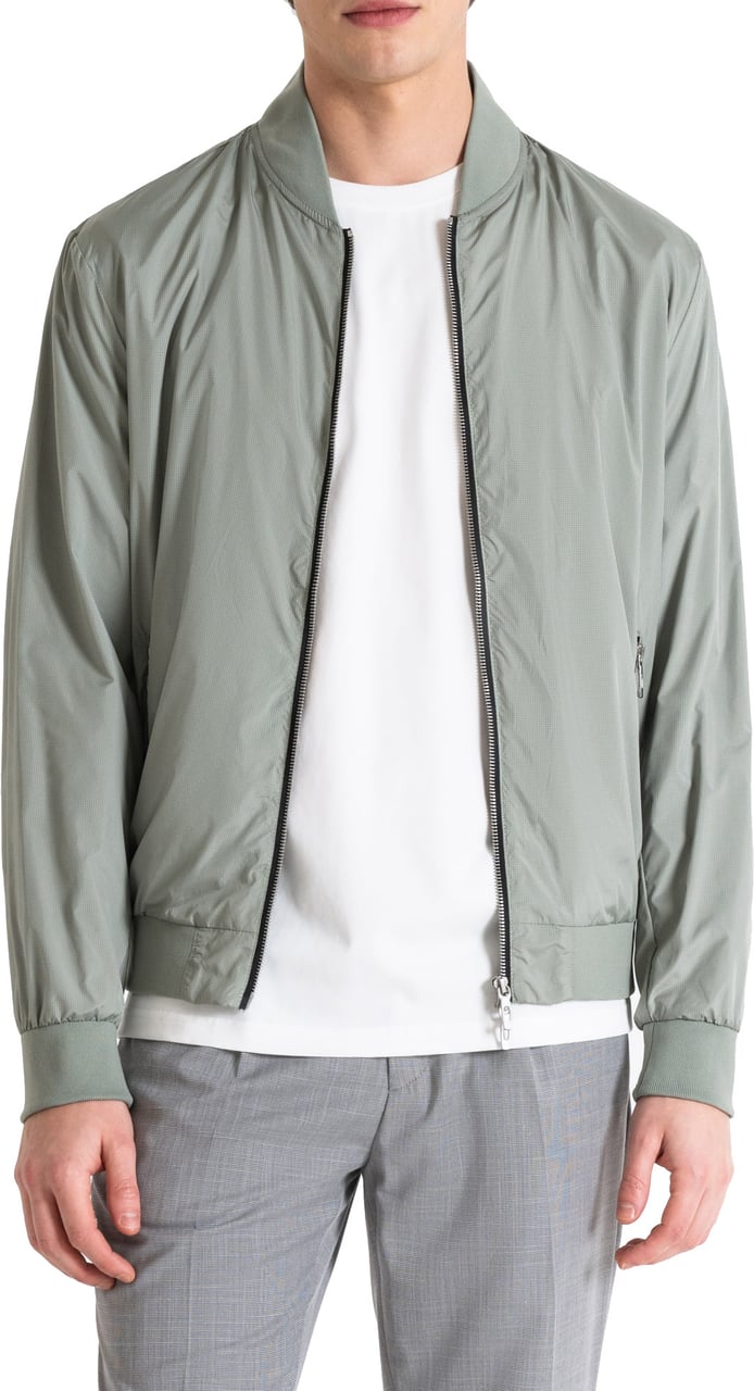 Antony Morato REGULAR FIT SHOULDER PIECE IN RIB STOP TECHNICAL FABRIC WITH LOGO PLAQUE Groen