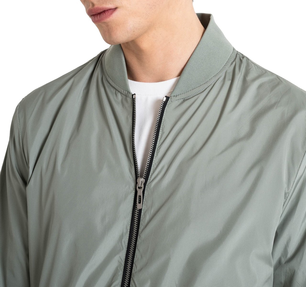 Antony Morato REGULAR FIT SHOULDER PIECE IN RIB STOP TECHNICAL FABRIC WITH LOGO PLAQUE Groen