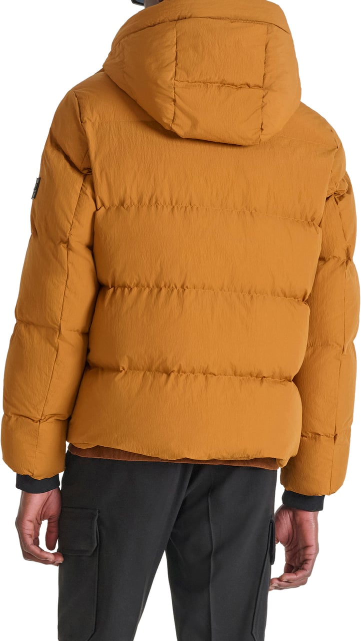 Antony Morato COAT RELAXED FIT IN  CRINKLE NYLON FABRIC WITH ECOPADDING AND LOGO ON RUBBER PATCH Bruin