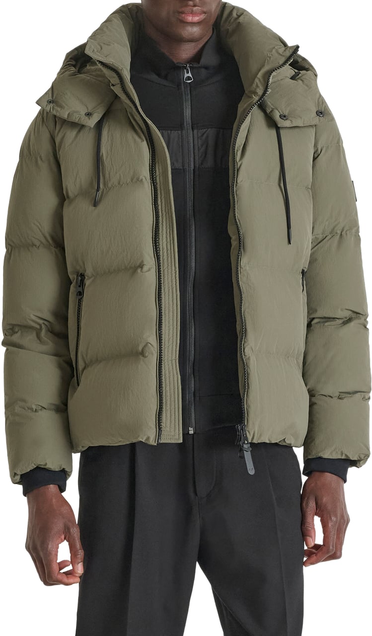 Antony Morato COAT RELAXED FIT IN  CRINKLE NYLON FABRIC WITH ECOPADDING AND LOGO ON RUBBER PATCH Groen