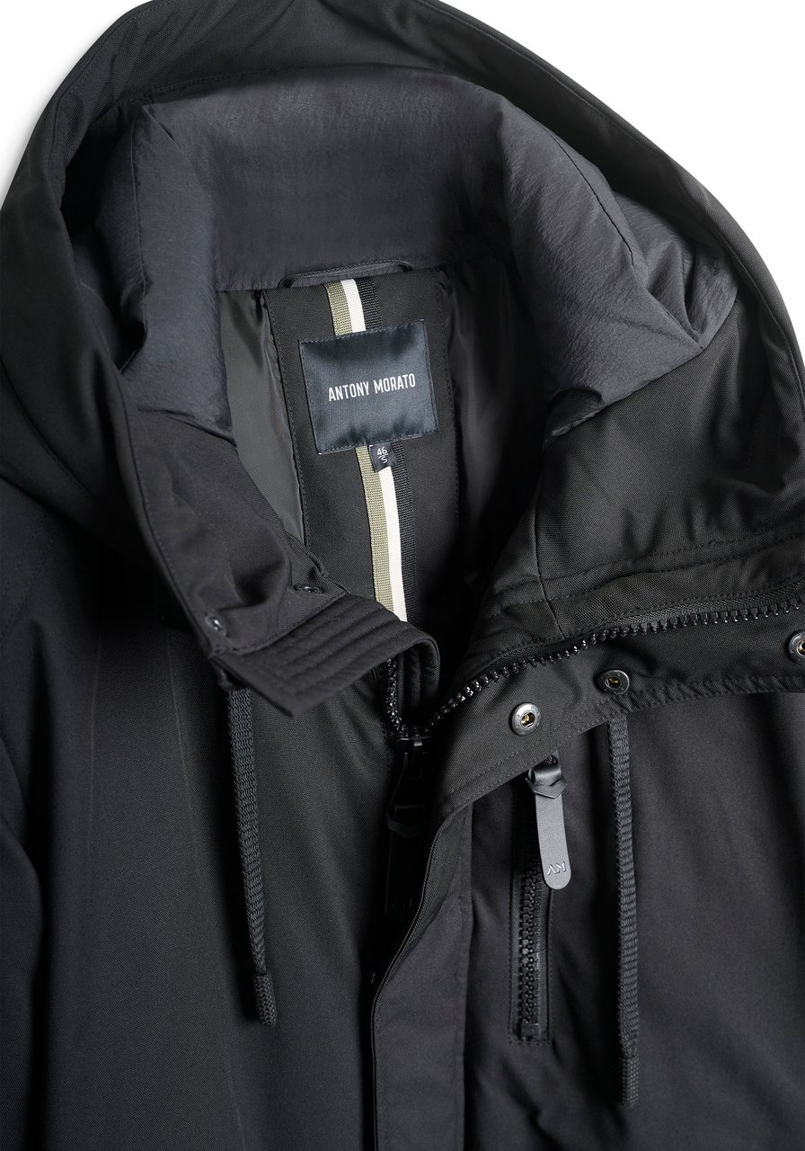 Antony Morato COAT REGULAR FIT IN  WATER PROOF DOBBY TECHNO FABRIC WITH LOGOED BADGE ON RUBBER PATCH Zwart