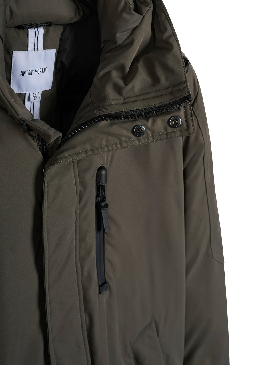 Antony Morato COAT REGULAR FIT IN WATER PROOF TWILL TECHNO FABRIC WITH ECOPADDING AND METAL LOGO ON RUBBER PATCH Groen