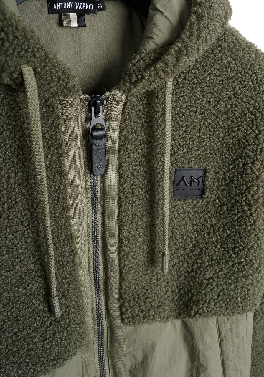 Antony Morato HOODIE RELAXED FIT IN FAUX FUR FABRIC WITH CRINCKLE NYLON FABRIC AS CONTRAST AND METAL LOGO Groen