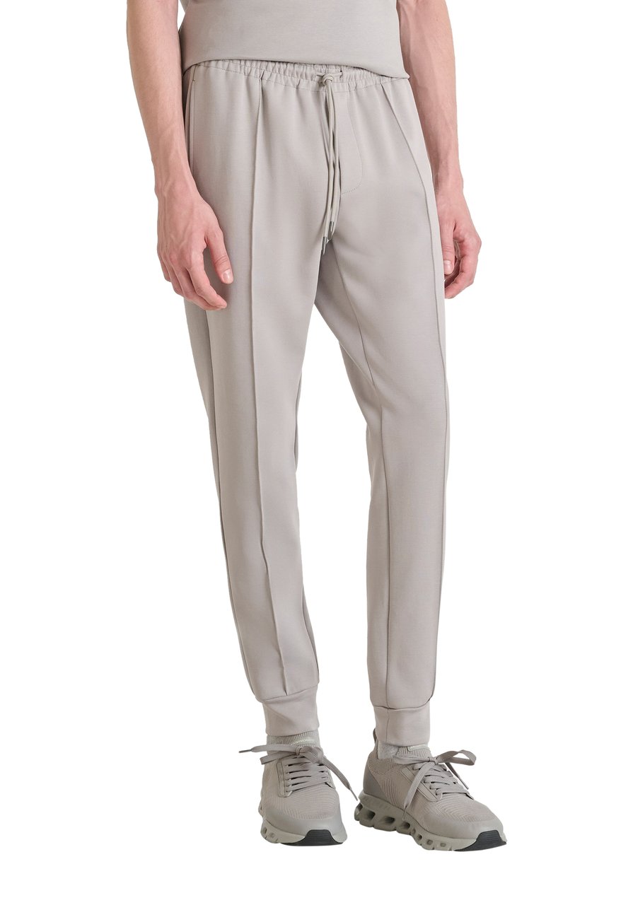 Antony Morato FLEECE TROUSERS CARROT FIT WITH LOGOED BADGE Grijs