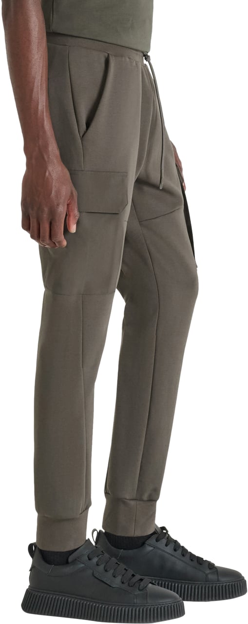 Antony Morato FLEECE TROUSERS REGULAR FIT WITH LOGOED RUBBER FLAG Groen
