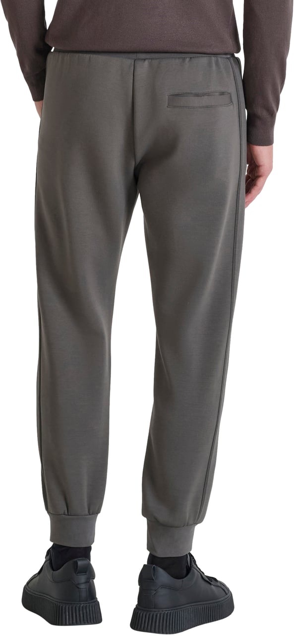 Antony Morato FLEECE TROUSERS REGULAR FIT  WITH LOGOED METAL BADGE ON RUBBER PATCH Groen