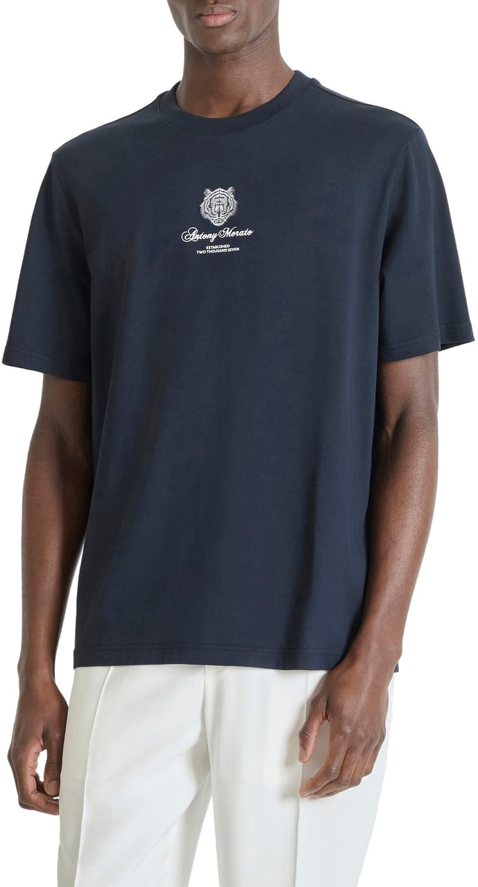Antony Morato T-SHIRT RELAXED FIT ROUND NECK IN JERSEY COTTON FABRIC WITH PATCH PRINT AND BACK MATT PLASTIC LOGO Blauw