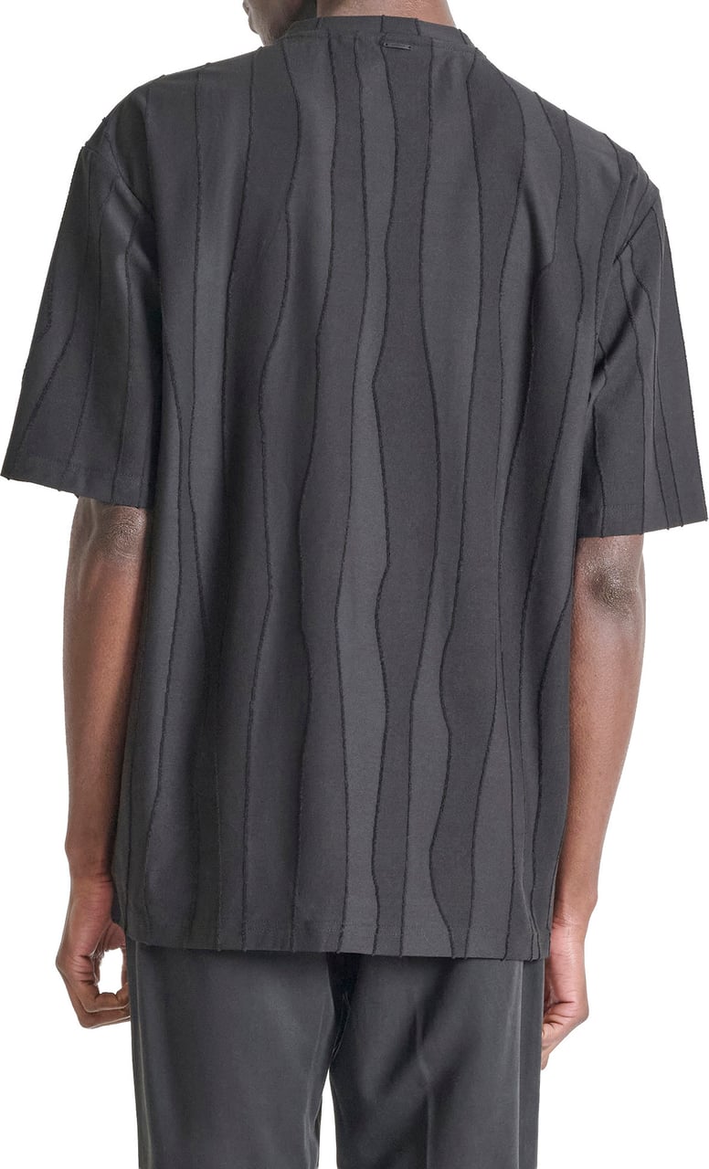 Antony Morato TSHIRT RELAXED FIT KOREAN COLLAR IN CORROSED JAQUARD FABRIC WITH METAL PLATE ON BACK COLLAR Zwart