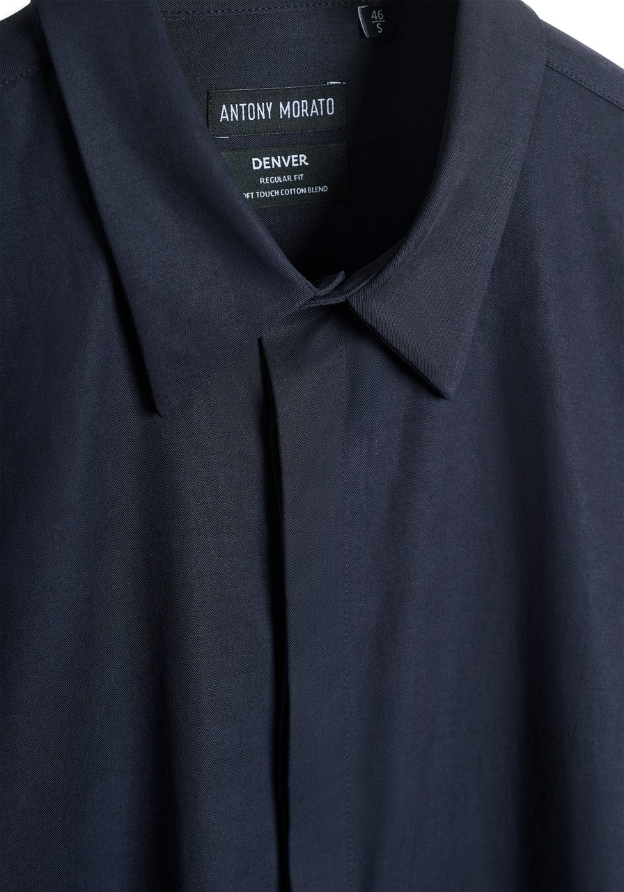 Antony Morato SHIRT DENVER REGULAR FIT IN TWILL LYOCELL COTTON BLEND FABRIC WITH LOGOED METAL BADGE Blauw