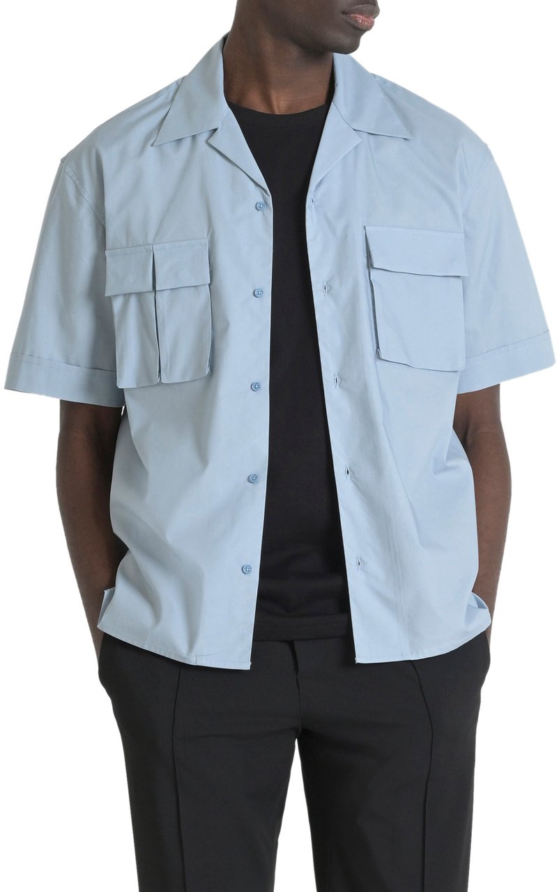 Antony Morato SHIRT GRANADA RELAXED FIT IN POPELINE LYOCELL COTTON BLEND FABRIC WITH LOGOED METAL BADGE Blauw