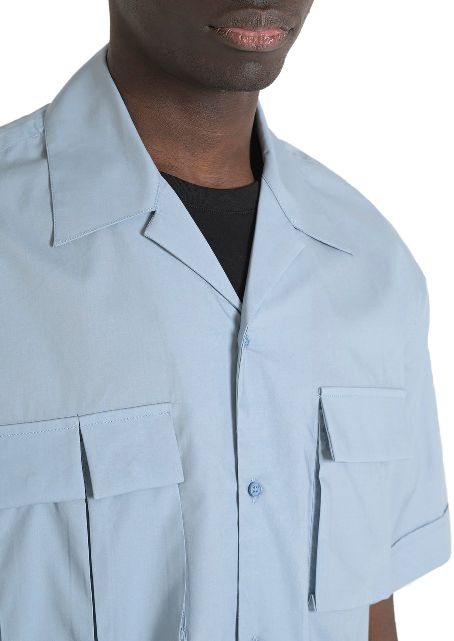Antony Morato SHIRT GRANADA RELAXED FIT IN POPELINE LYOCELL COTTON BLEND FABRIC WITH LOGOED METAL BADGE Blauw