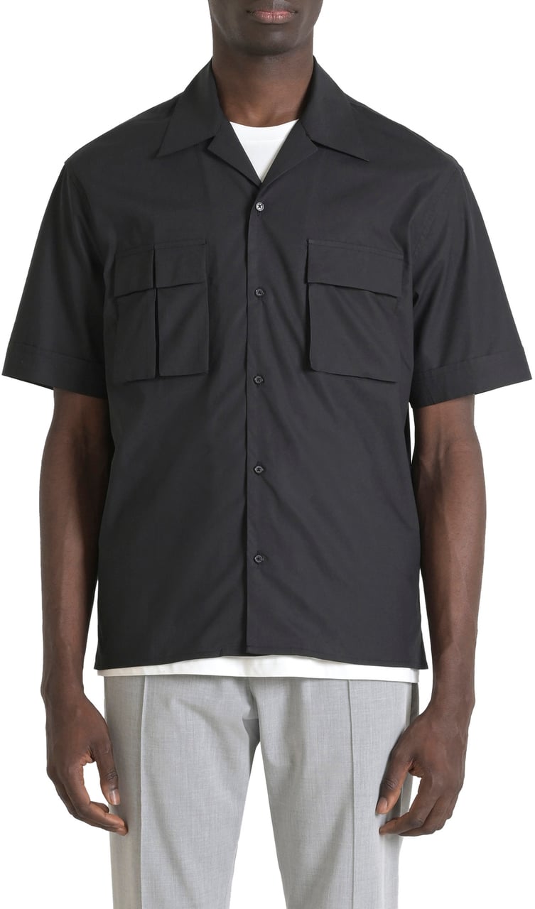 Antony Morato SHIRT GRANADA RELAXED FIT IN POPELINE LYOCELL COTTON BLEND FABRIC WITH LOGOED METAL BADGE Zwart