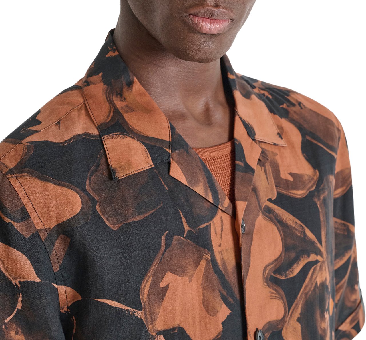 Antony Morato SHIRT HONOLULU RELAXED STRAIGHT FIT IN RAMIE FABRIC WITH LOGOED  BADGE Divers
