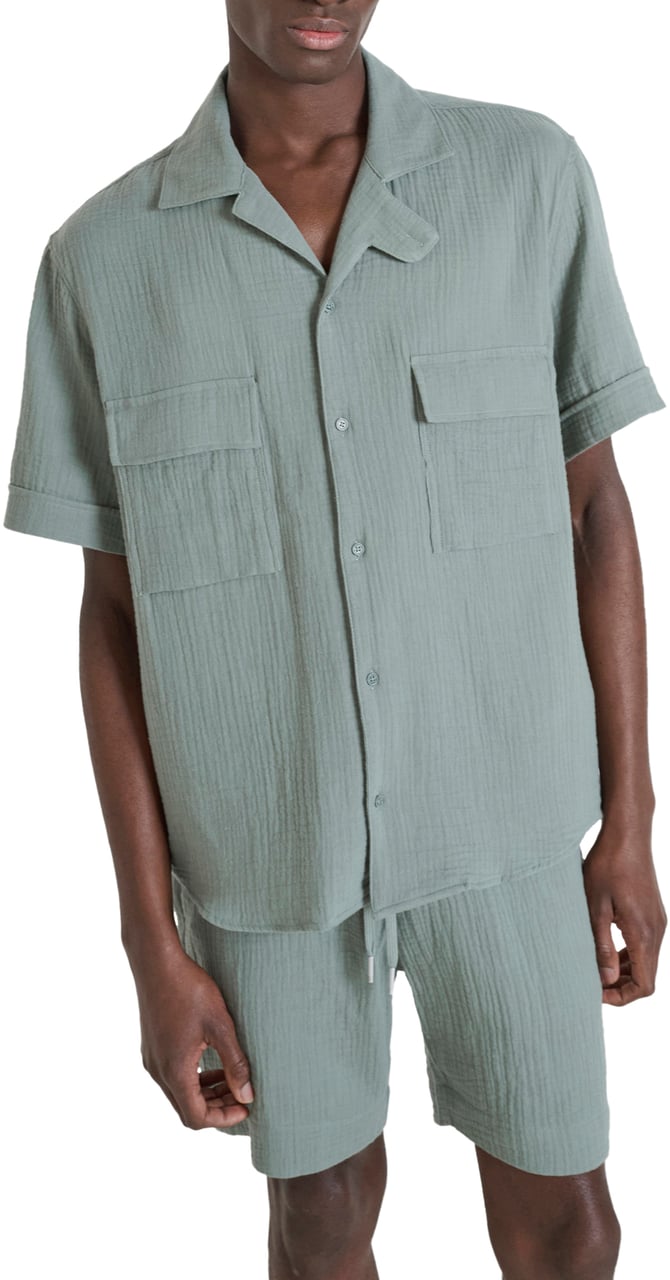 Antony Morato SHIRT NAIROBI RELAXED FIT IN SOFT TOUCH COTTON CRINCKLE FINISH WITH LOGOED METAL BADGE Groen