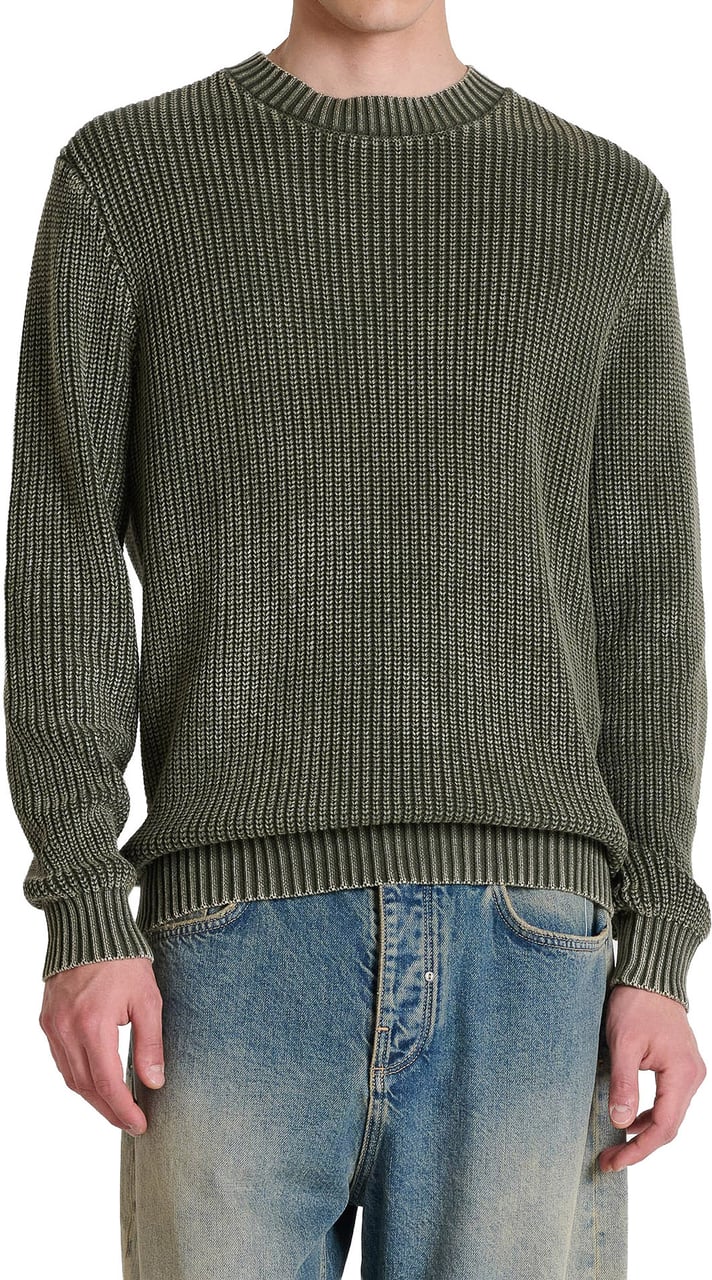 Antony Morato ROUND COLLAR SWEATER REGULAR FIT IN COTTON GARMENT DYE AND ACID WASH WITH METAL PLATE Groen