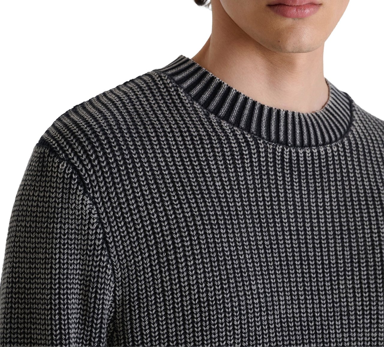 Antony Morato ROUND COLLAR SWEATER REGULAR FIT IN COTTON GARMENT DYE AND ACID WASH WITH METAL PLATE Zwart