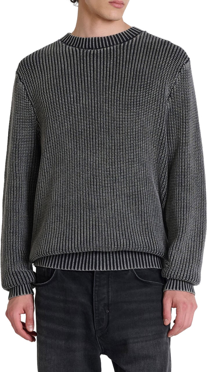 Antony Morato ROUND COLLAR SWEATER REGULAR FIT IN COTTON GARMENT DYE AND ACID WASH WITH METAL PLATE Zwart