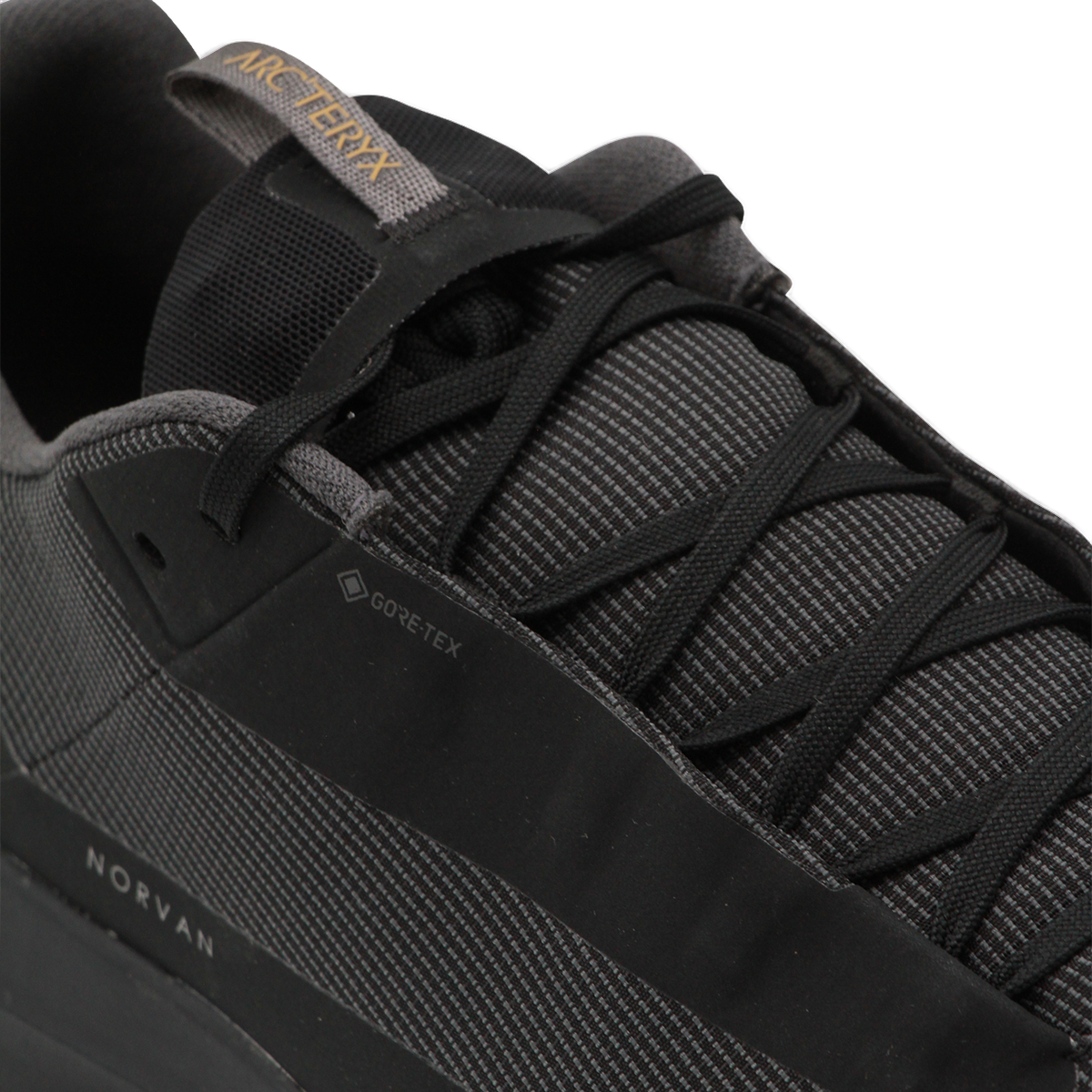 Arc'teryx Low-Profile Black Sneakers with Textured Accents Zwart