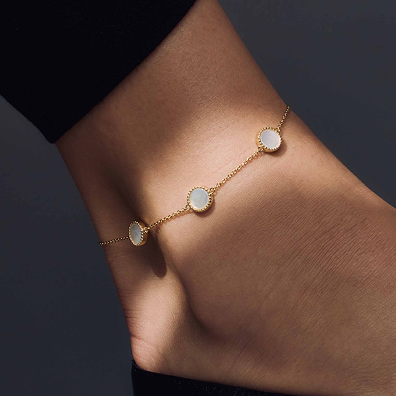 Arte Antwerp Brioso Cortona Dara Enkelbandje met Parelmoer Goud