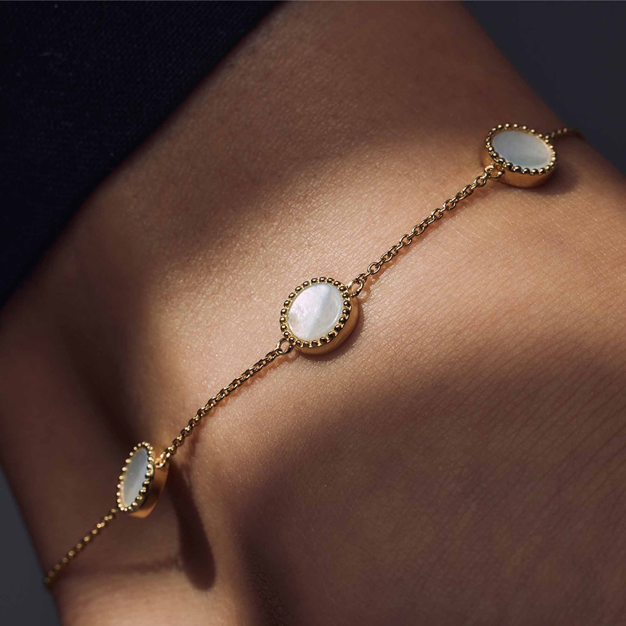 Arte Antwerp Brioso Cortona Dara Enkelbandje met Parelmoer Goud