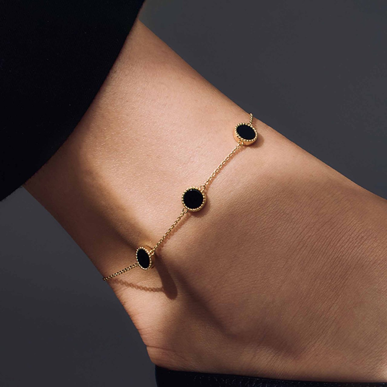 Arte Antwerp Brioso Cortona Giulia Enkelbandje met Onyx Goud