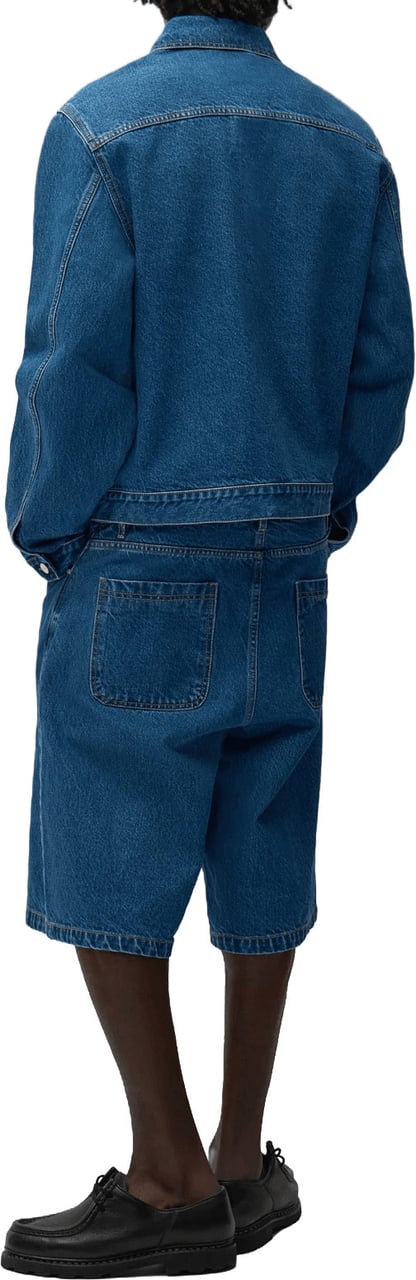 Arte Antwerp Korte spijkerbroek met ronde zakken, gemaakt van onbewerkt denim. Blauw