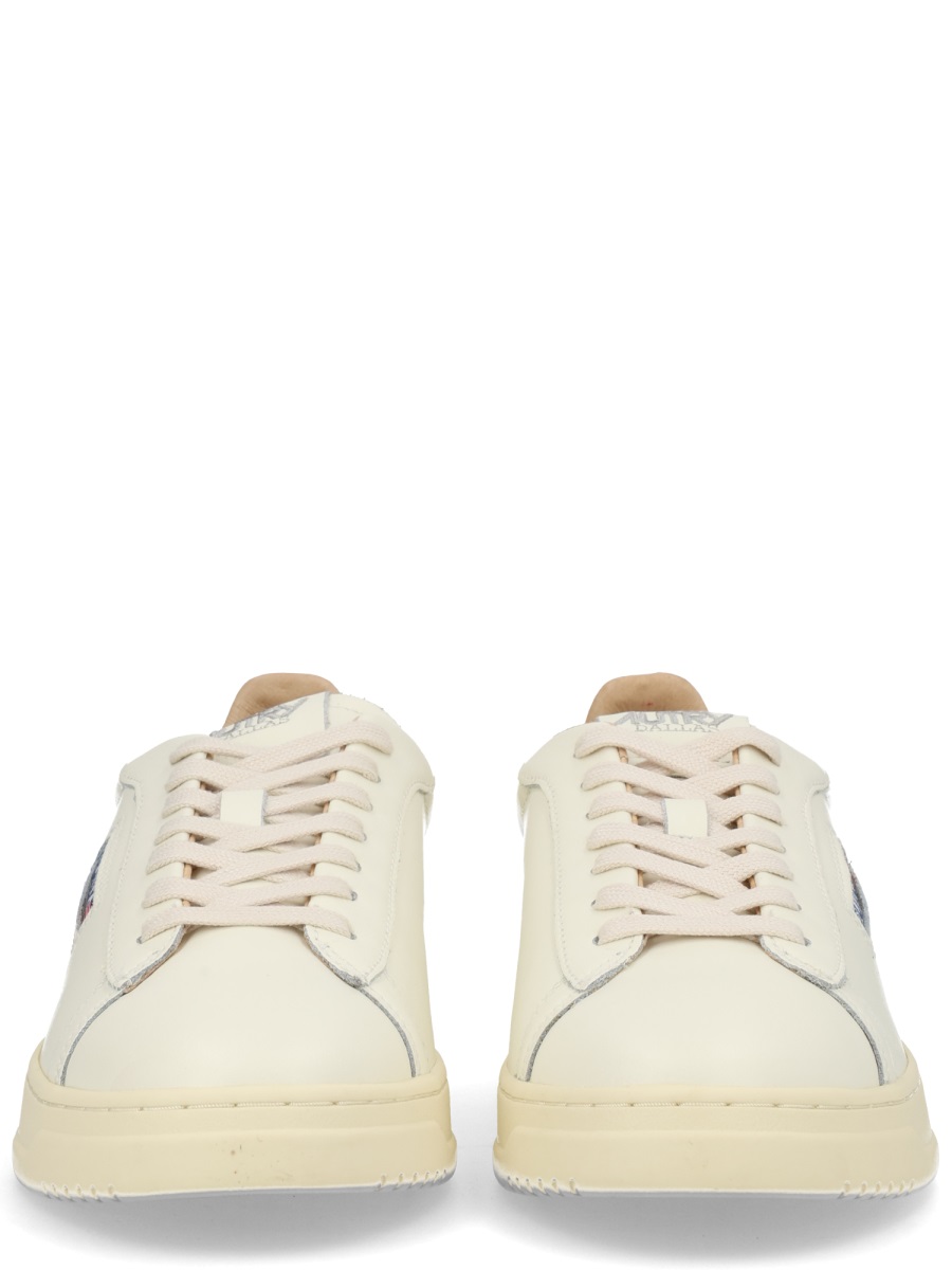Autry Dallas Low Perforated Suede Accent Sneakers Neutraal