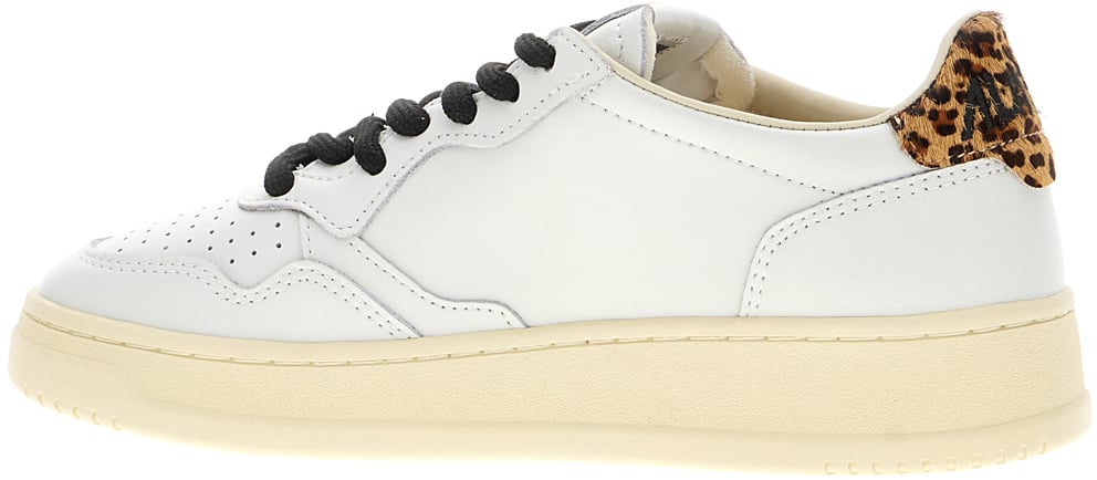 Autry White leather Medalist sneakers Wit