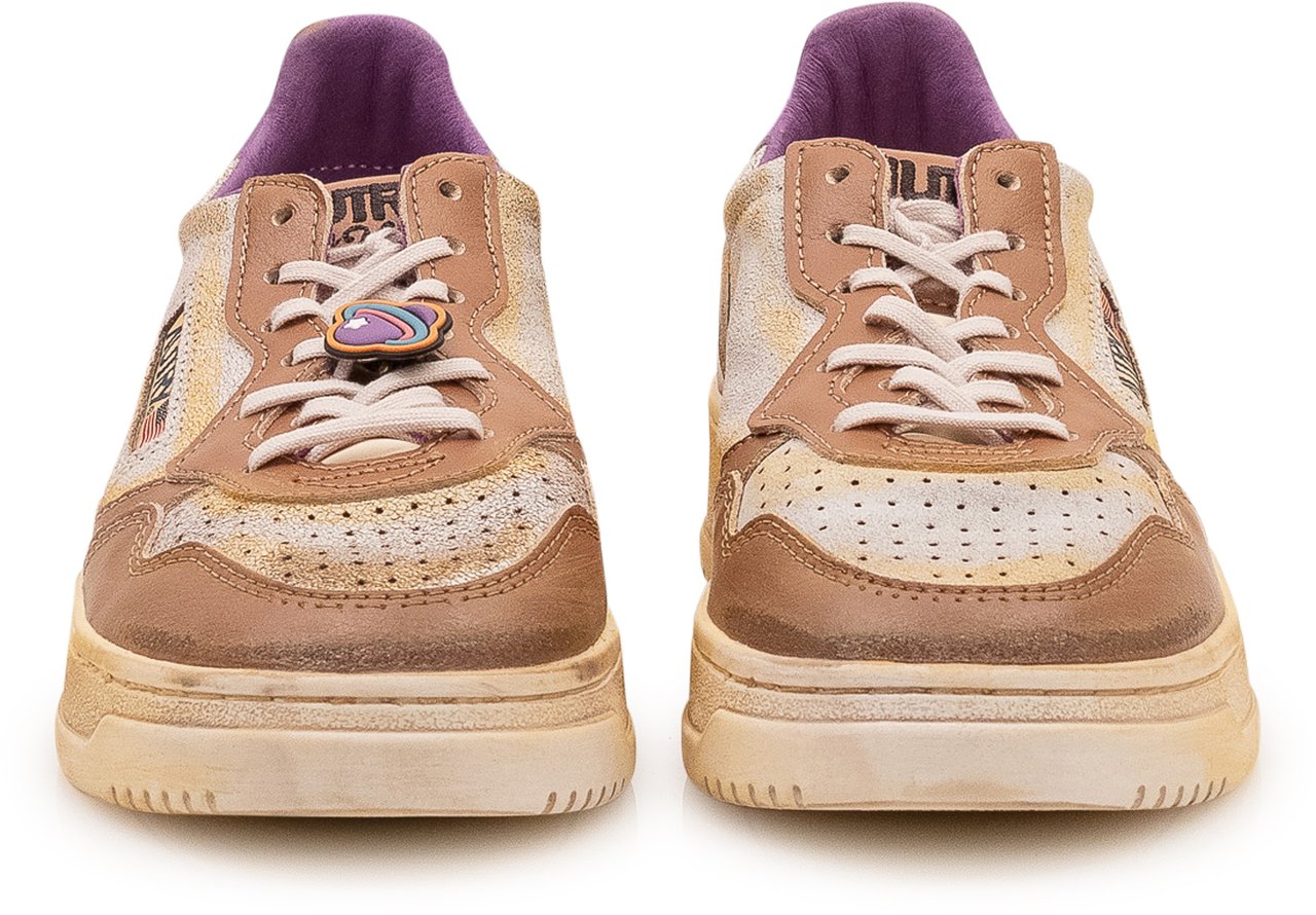 Autry Sneaker Sup Vint Low con Charm sui Lacci Beige